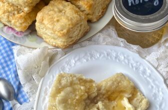 HONEY BUTTERMILK BISCUITS – The Southern Wom...