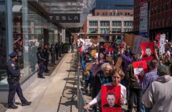 Crowds Flip Out Throughout the U.S. for ‘Tes...