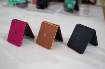 Motorola’s New Razr Flip Telephones Cram in AI f...