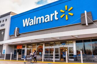 Trump Calls for Walmart ‘Eat the TariffsR...