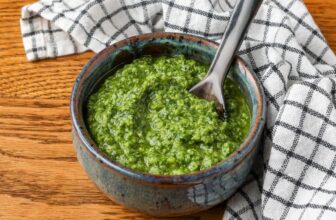 Do-it-yourself Parsley Pesto – Barefeet with...